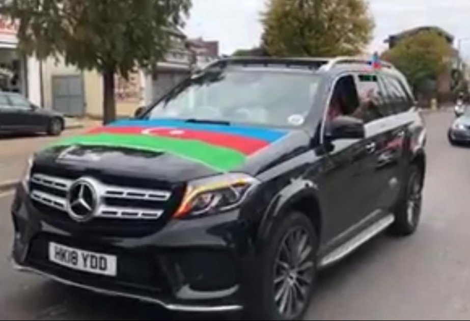 Londonda Azərbaycan diasporunun üzvləri Gəncə terroruna etiraz məqsədilə avtoyürüş təşkil ediblər