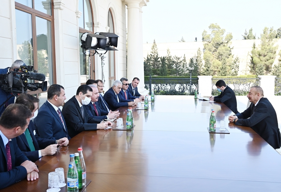 Staatspräsident Ilham Aliyev empfängt türkische Delegation VIDEO