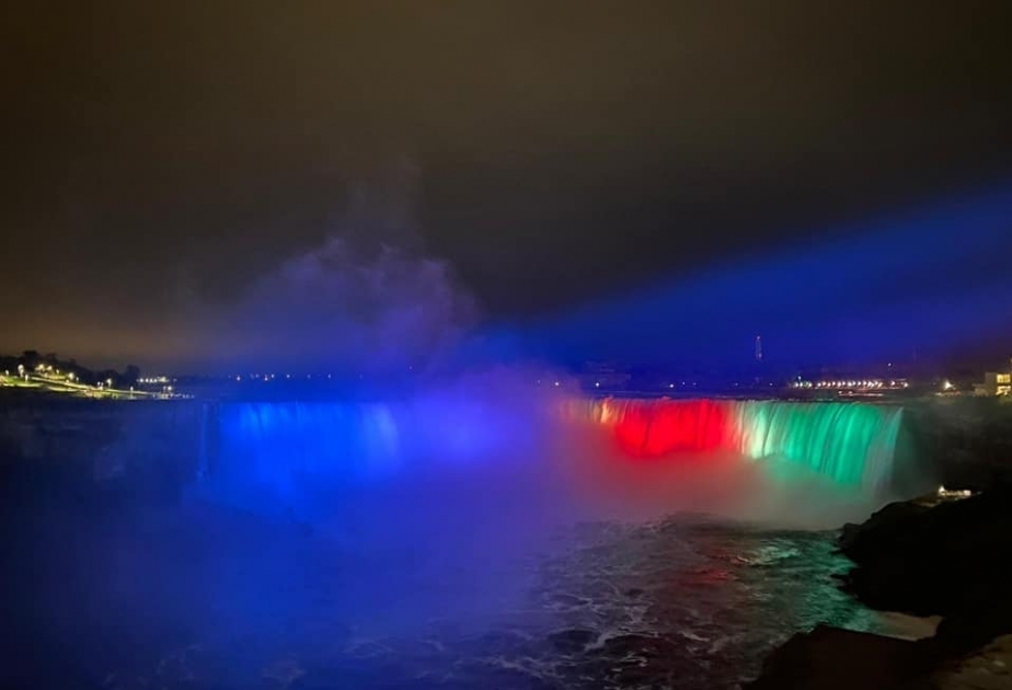 Las cataratas del Niagara se iluminaron con los colores de la bandera azerbaiyana