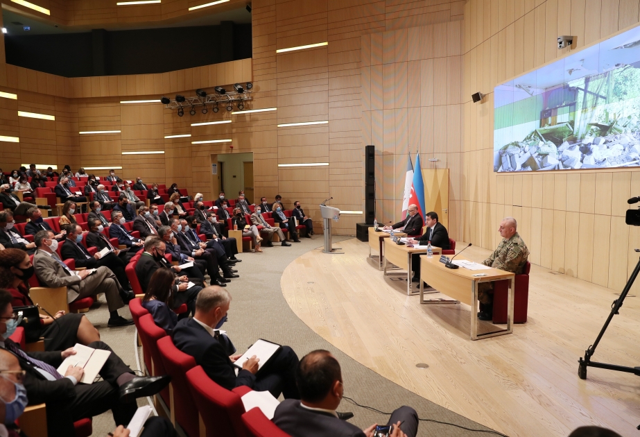 Hikmat Hajiyev: Armenien begeht Terroranschläge gegen aserbaidschanische Zivilbevölkerung auf staatlicher Ebene VIDEO