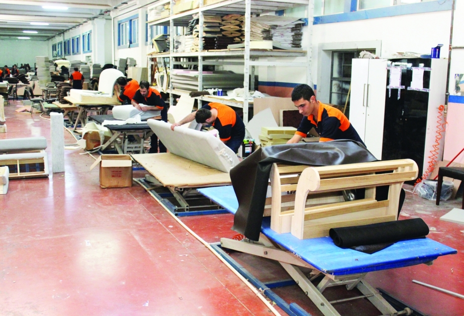 NDU-nun tələbələri Gəmiqaya Mebel Fabrikində istehsal prosesi ilə əyani tanış olublar
