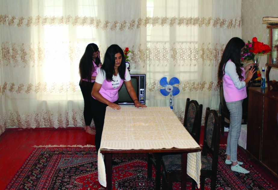 Sosial könüllülər Culfa rayonunda yaşayan tənha ahılları ziyarət ediblər