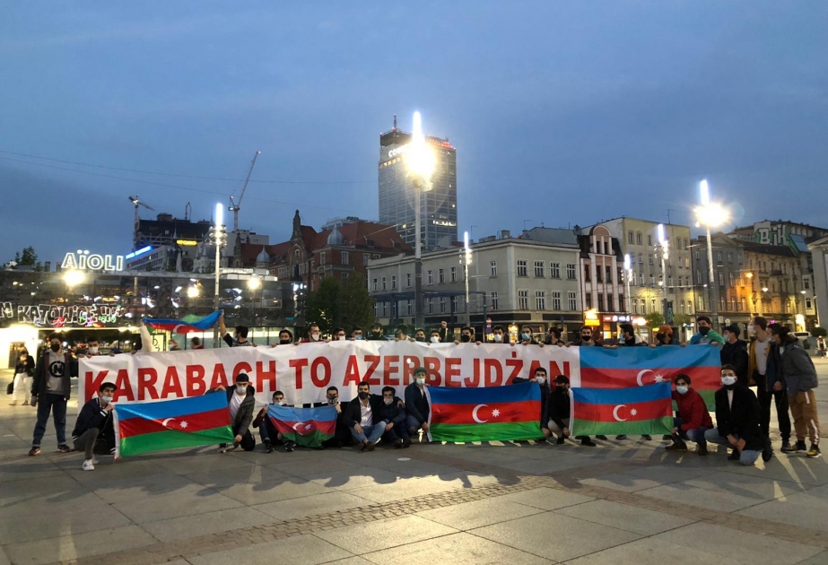 Polşanın Katovitse şəhərində azərbaycanlı gənclərin icazəli aksiyası zamanı ermənilər təxribat törədib