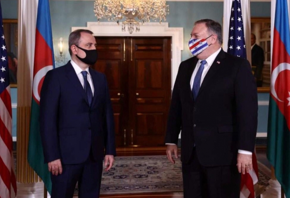 Le chef de la dpilomatie azerbaïdjanaise Djeyhoun Baïramov rencontre le secrétaire d’Etat américain Mike Pompeo VIDEO