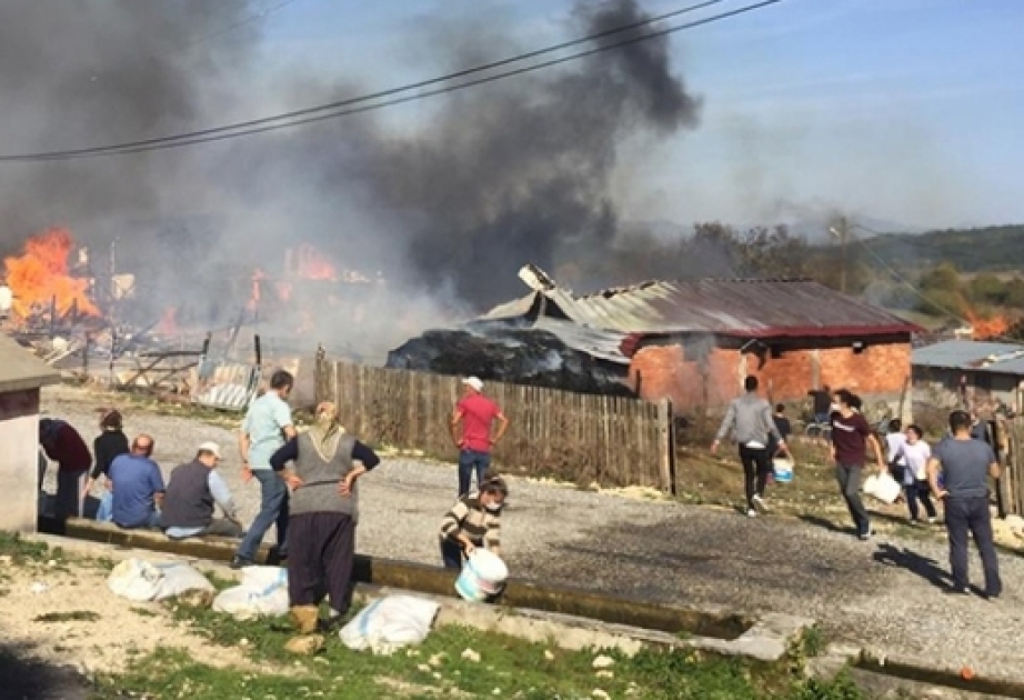 Türkiyənin Bolu bölgəsində 12 fərdi ev yanıb