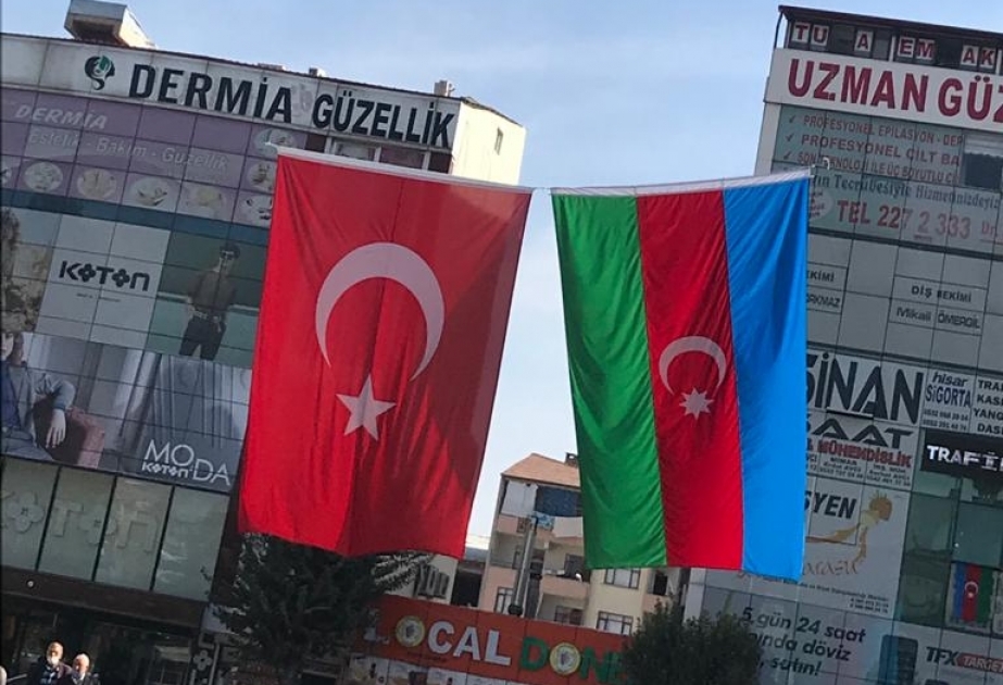 Azərbaycan və Türkiyə bayraqları İğdırın mərkəzində əzəmətlə dalğalanır