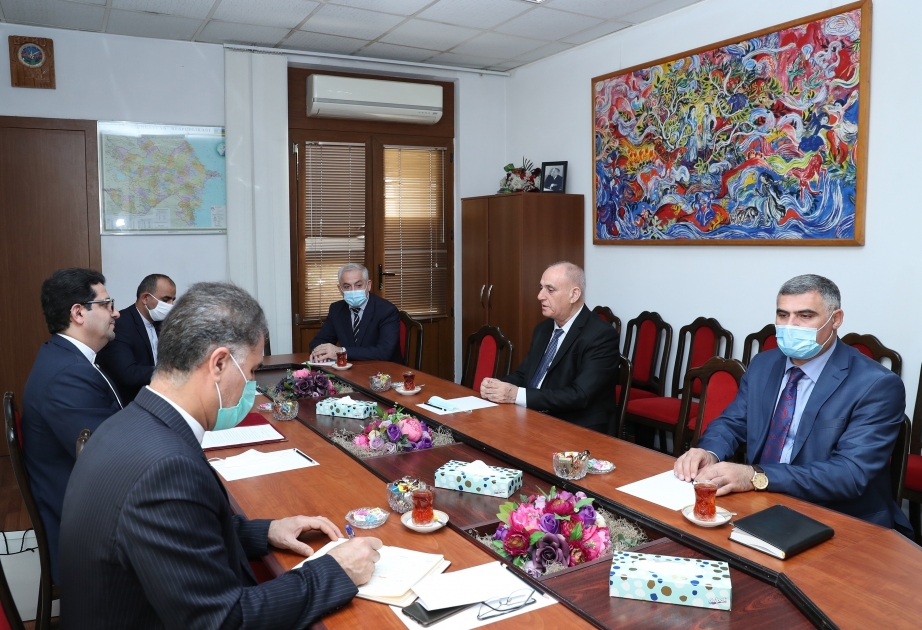 Se debatió la importancia de ampliar los vínculos entre los medios de comunicación azerbaiyanos e iraníes