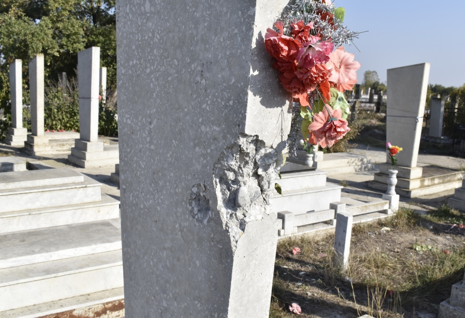 Erməni vəhşiliyi - qəbiristanlıqlar artilleriya atəşinə məruz qalır  FOTO