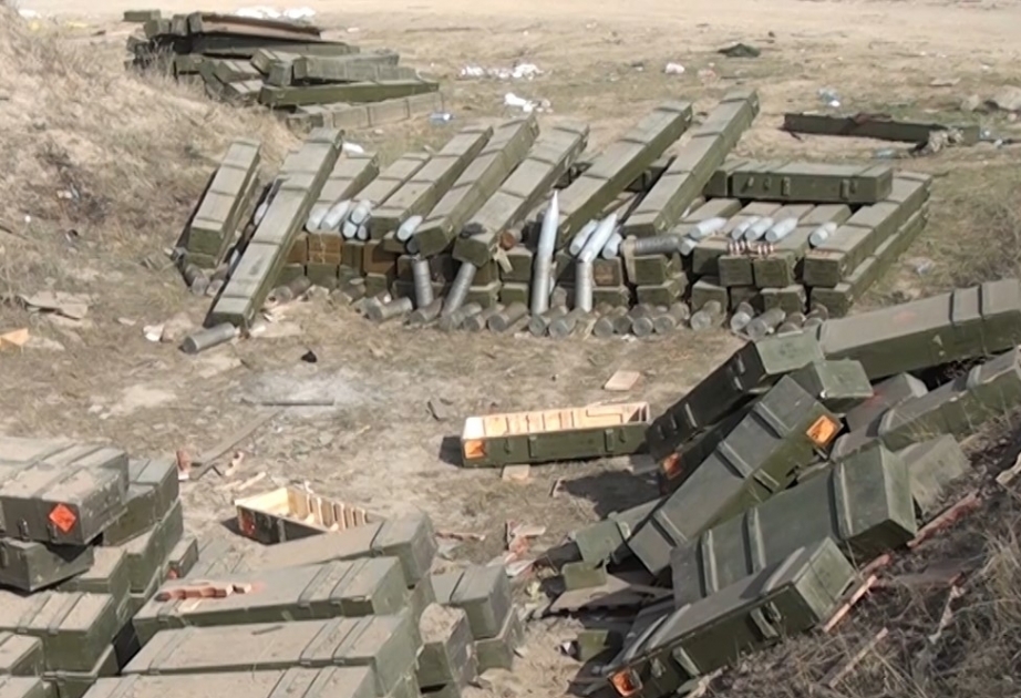 Armenische Einheiten lassen ihre Ausrüstungen und Militärtechniken auf dem Kampffeld fallen VIDEO