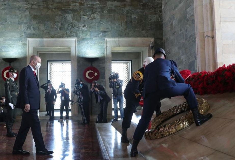 Türkiyə Prezidenti Respublika Günü münasibətilə Anıtqəbiri ziyarət edib