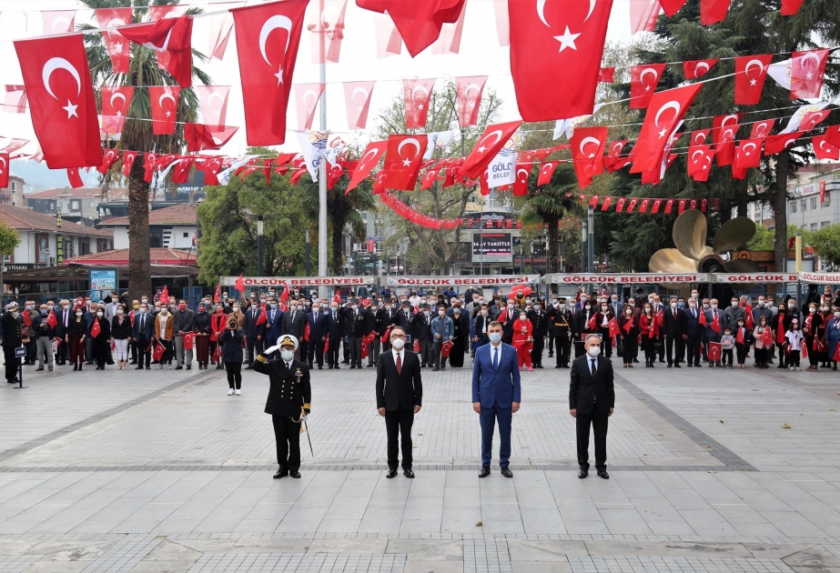 Türkiyənin milli bayramı İstanbulda böyük coşğu ilə qeyd olunub