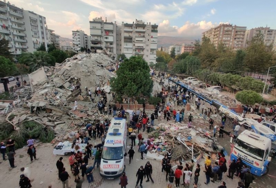 زلزال إزمير.. وفاة 12 شخصاً وفرق الإنقاذ تواصل عملها