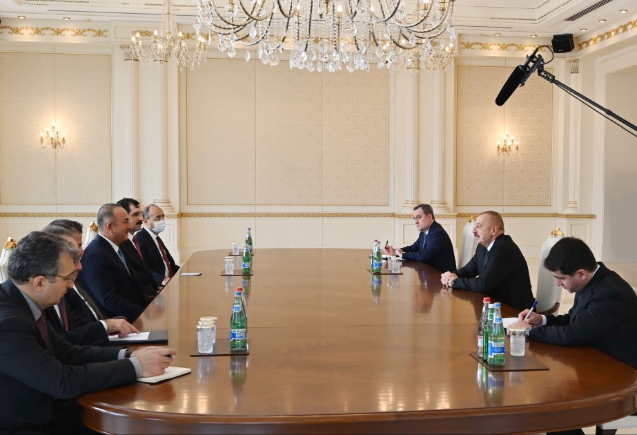 Le président Ilham Aliyev reçoit une délégation menée par le ministre turc des Affaires étrangères VIDEO
