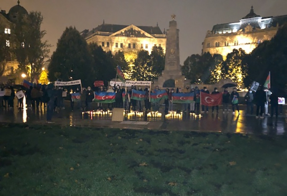 Ermənistanın Bərdədə törətdiyi terror aktı ilə əlaqədar Budapeştdə etiraz aksiyası keçirilib