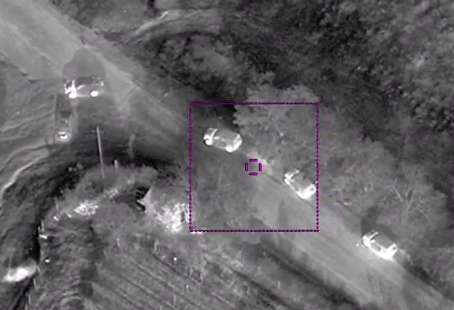 Eine Gruppe von feindlichen Militärfahrzeugen zerstört VIDEO
