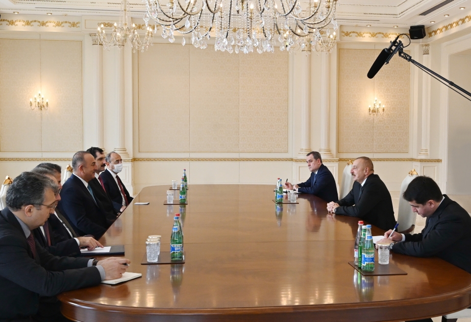 伊利哈姆·阿利耶夫总统接见土耳其外长率领的代表团