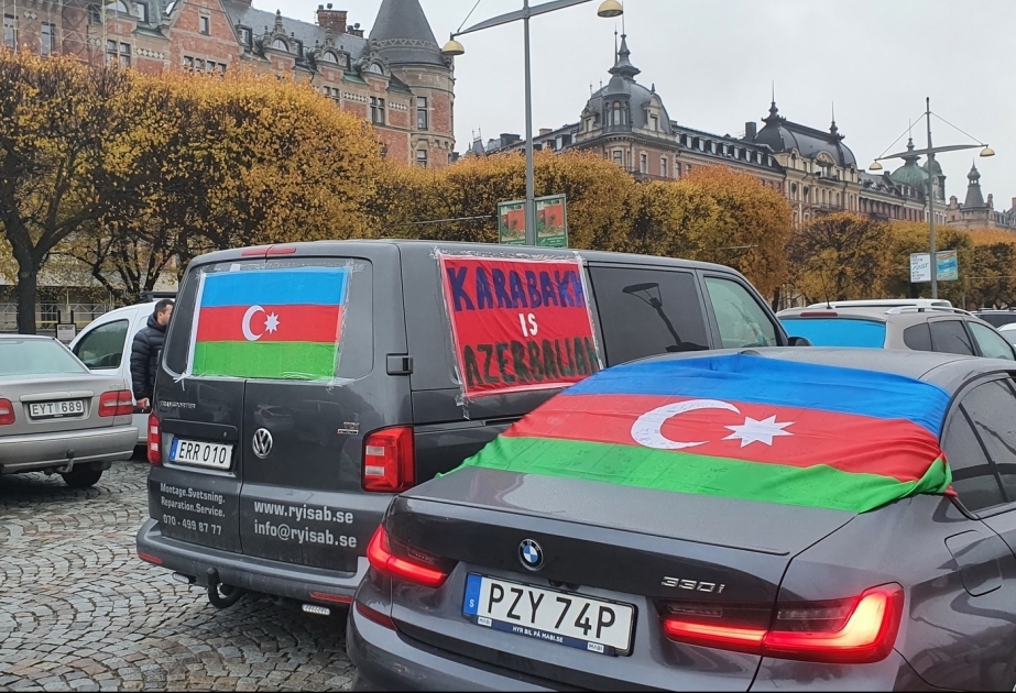 Los azerbaiyanos en Suiza se manifiestan contra los ataques terroristas contra Gandjá y Bardá
