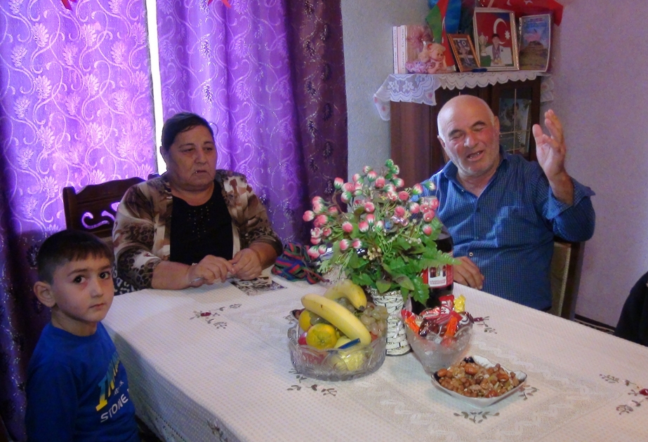 Cəbrayılın Nüzgar kəndindən olan Əzizovlar ailəsi: İndi 27 ildir gözlədiyimiz o günləri yaşayırıq VİDEO