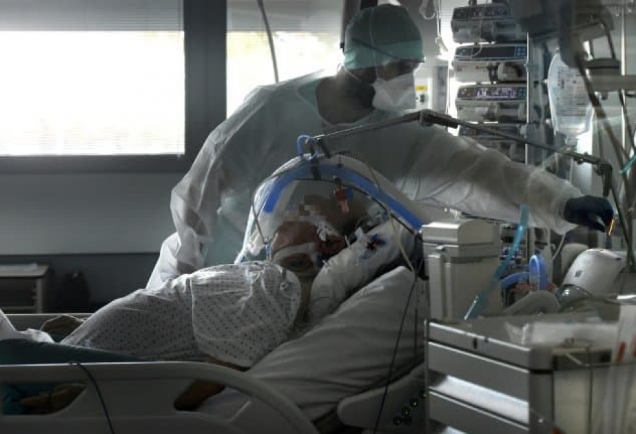 COVID-19: Fransada son sutkada koronavirusa 52 518 yeni yoluxma qeydə alınıb
