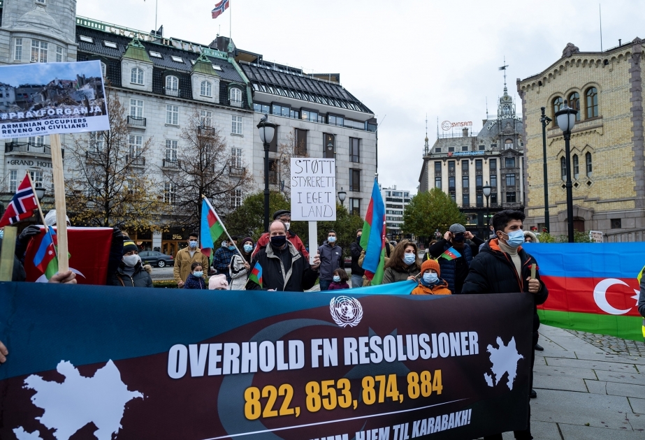 Los azerbaiyanos residentes en Oslo se manifiestan contra el terror armenio