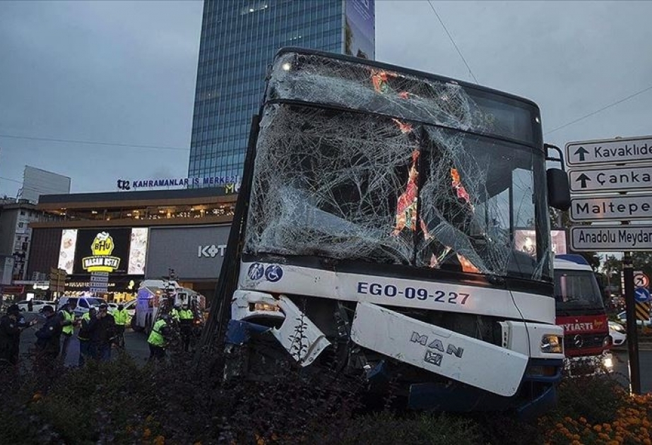 Ankarada yol qəzasında 17 nəfər yaralanıb