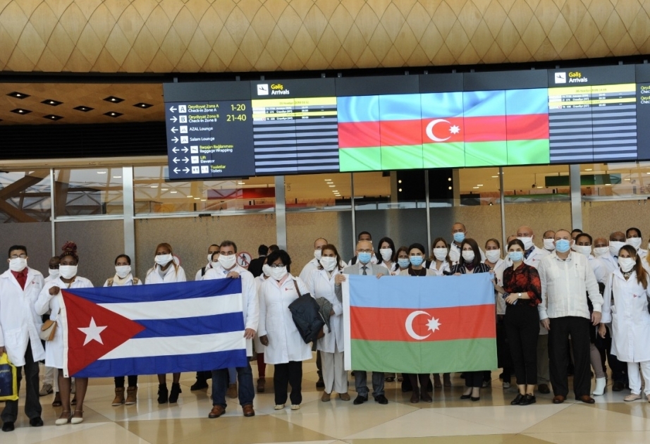 Otro equipo de médicos vino de Cuba a Azerbaiyán para apoyarla lucha contra el coronavirus