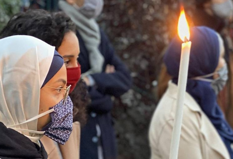 Avstriyadakı məscidlərdə cümə namazında Vyana terrorunun qurbanları anılıb