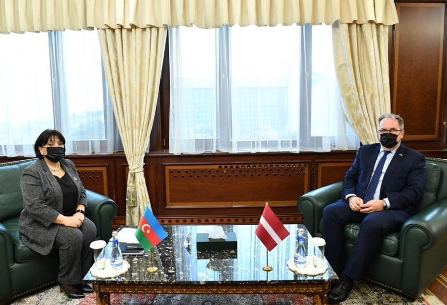 拉脱维亚重视与阿塞拜疆关系的发展