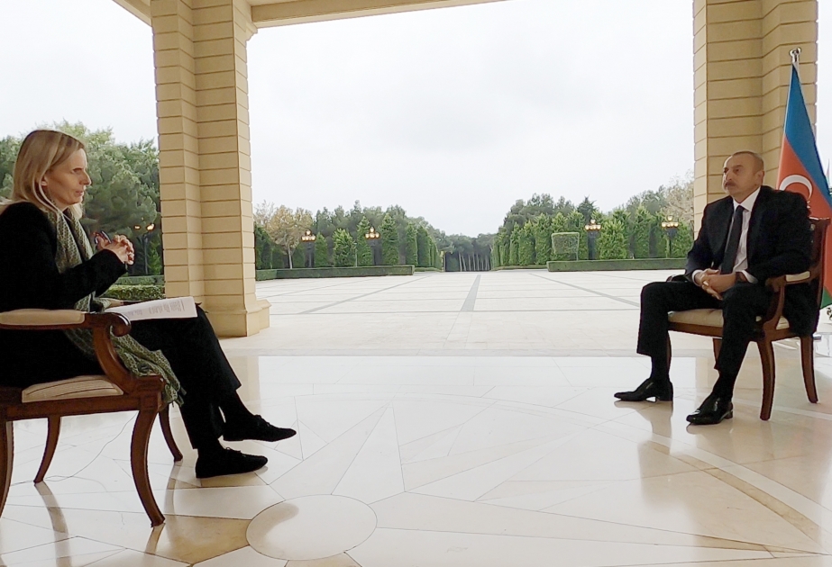 El presidente de Azerbaiyán Ilham Aliyev concede una entrevista a BBC News