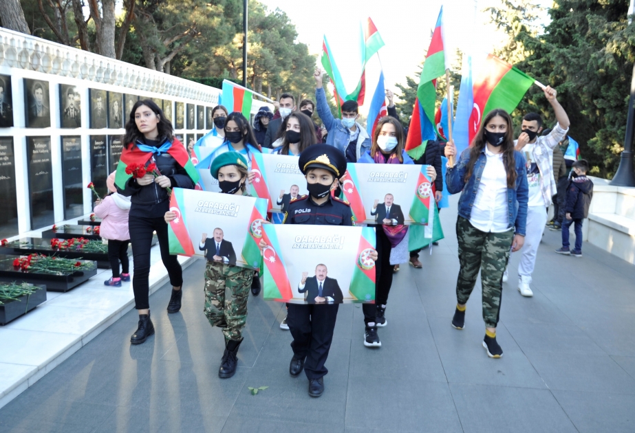 Bakı, 9 noyabr 2020-ci il: Şuşa zəfərinin sevinci və bayraq sevgisi – FOTO
