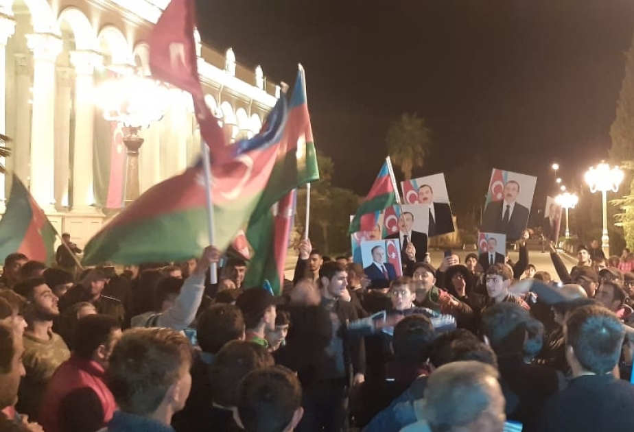 Yevlaxlılar tarixi qələbənin sevincini yaşayırlar FOTO VİDEO