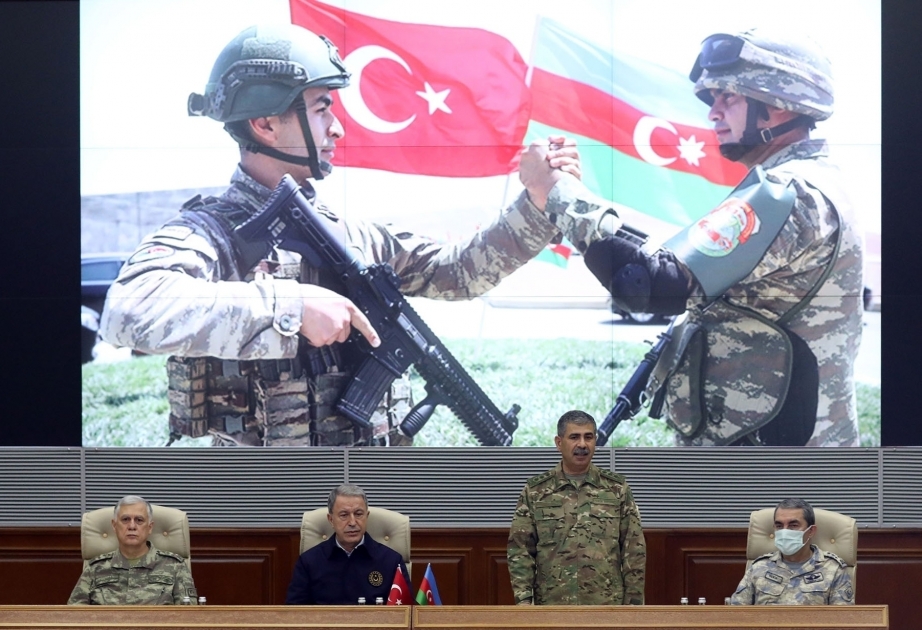 Se reúnen los ministros de defensa de Azerbaiyán y Turquía