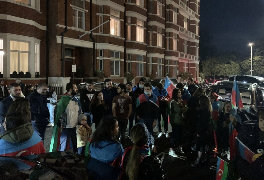 Londonda yaşayan azərbaycanlılar Qələbəni qeyd ediblər