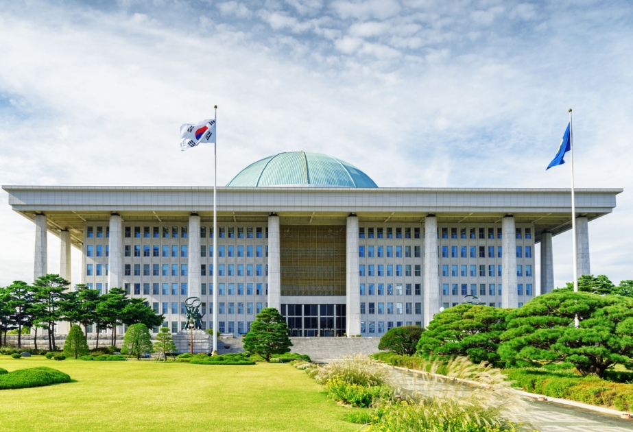 Cənubi Koreyanın hakim partiyası parlamenti paytaxtdan çıxarır