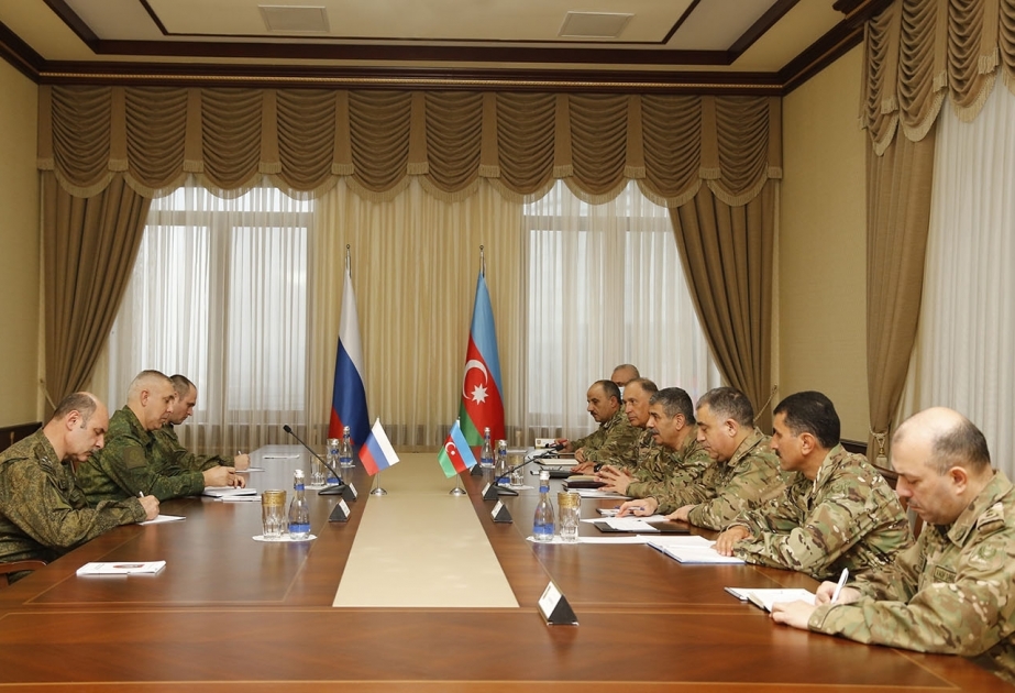 阿塞拜疆国防部长会见将部署在阿塞拜疆纳戈尔诺-卡拉巴赫地区的俄罗斯维和部队指挥官