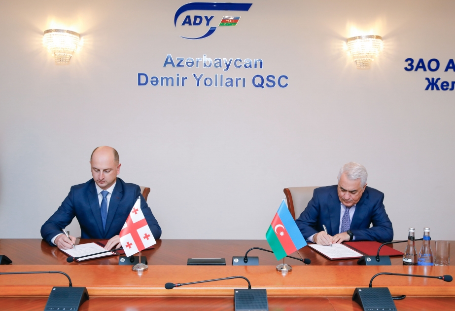 توقيع وثيقة حول التعاون الثنائي في مجال نقل البضائع بالسكك الحديدية بين أذربيجان وجورجيا