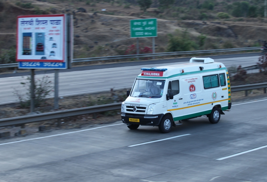 Hindistanda avtomobil qəzasında 10 nəfər ölüb