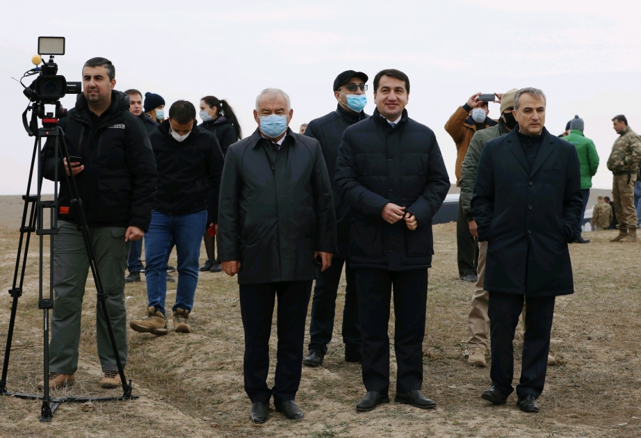 Xarici jurnalistlər ermənilərin Füzuli şəhərində törətdiyi vəhşilikləri öz gözləri ilə görüblər