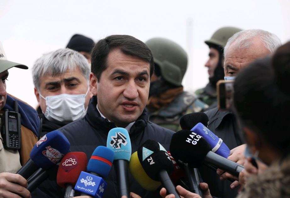 Hikmat Hadjiyev: “Las fuerzas armadas armenias utilizaron ampliamente el fósforo blanco para incendiar los bosques alrededor de Shushá”