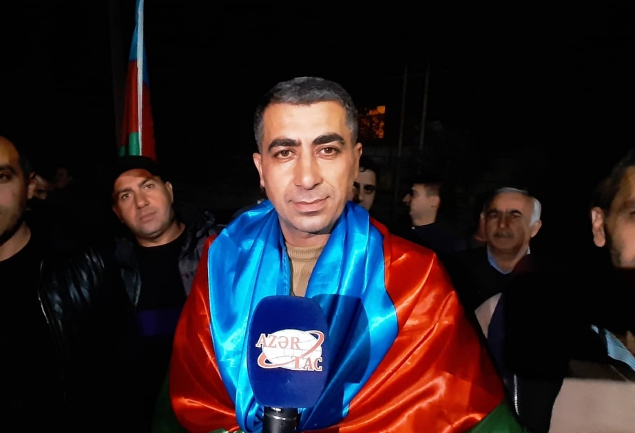 15 yaralı döyüş yoldaşını düşmən pusqusundan çıxaran zabitimiz evə dönüb VİDEO