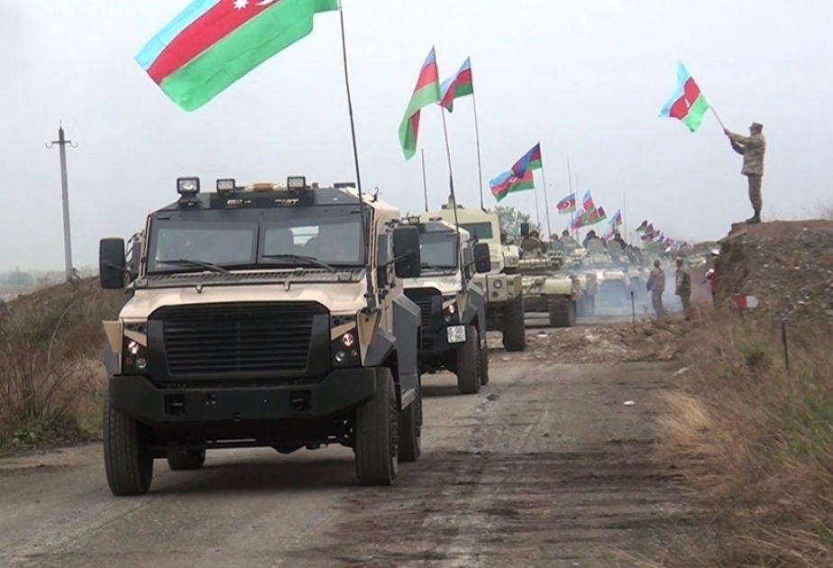 El ejército azerbaiyano izó la bandera azerbaiyana en Agdam