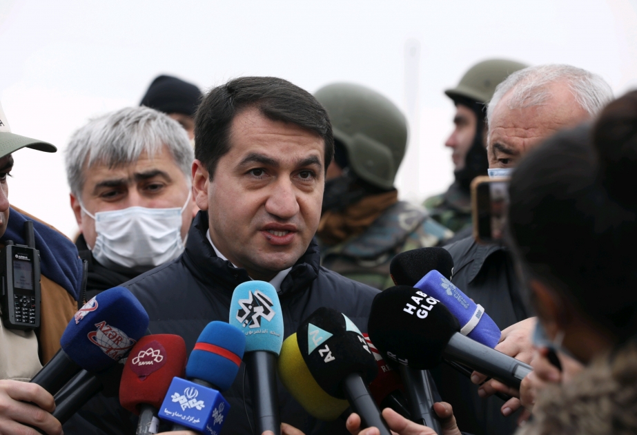 希克梅特·哈吉耶夫：亚美尼亚武装部队大规模使用白磷弹毁坏舒沙附近的森林