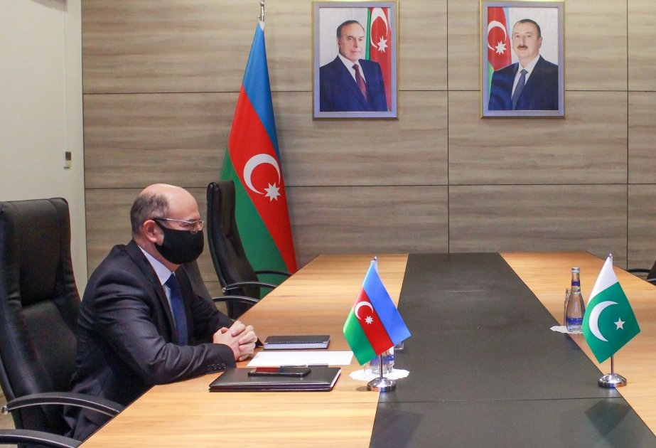 اذربيجان تبحث فرص الاستثمار في قطاع الطاقة مع باكستان