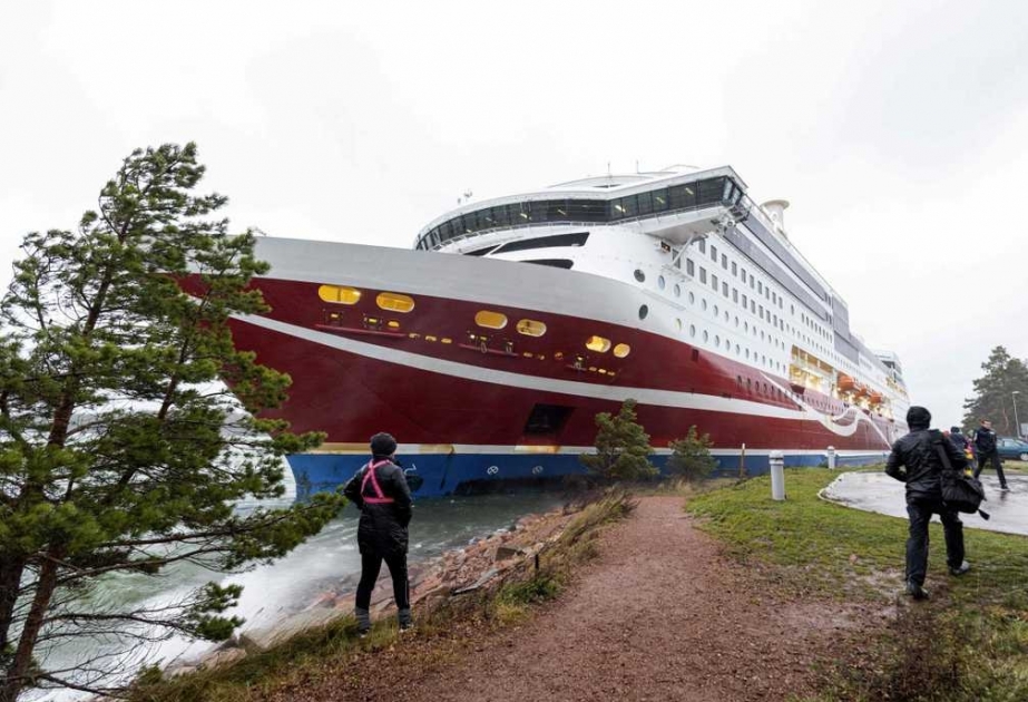 Круизный паром «Viking Grace» с более 300 пассажирами на борту сел на мель