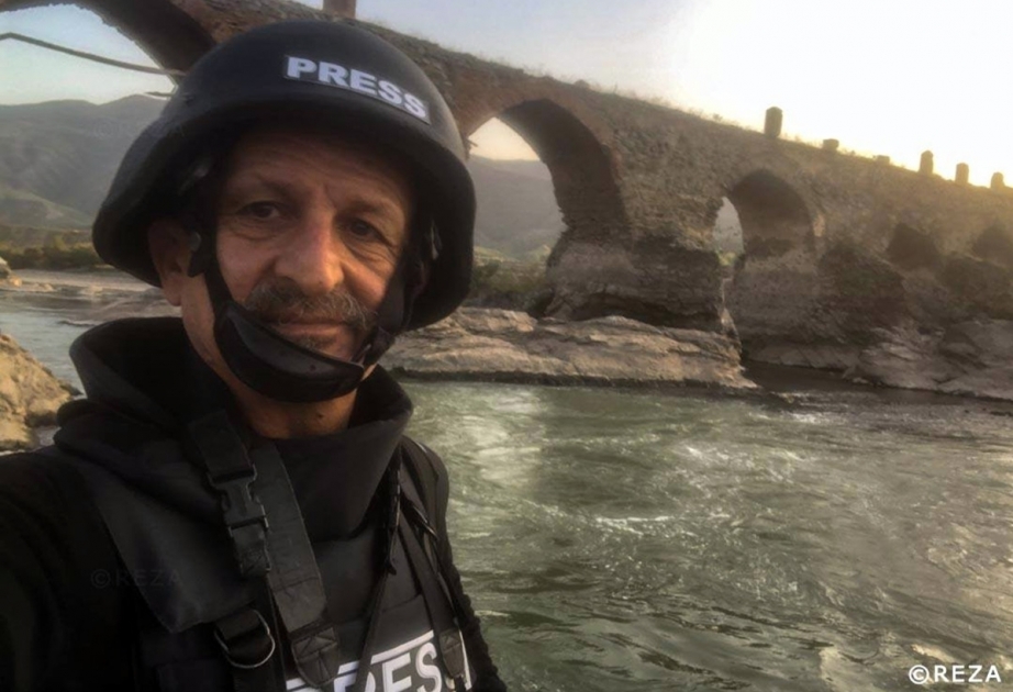 Le célèbre photojournaliste Reza Deghati se hâte de nouveau vers le Karabagh