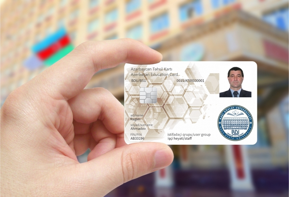 ®  Сотрудникам Бакинского государственного университета также были вручены образовательные смарт-карты
