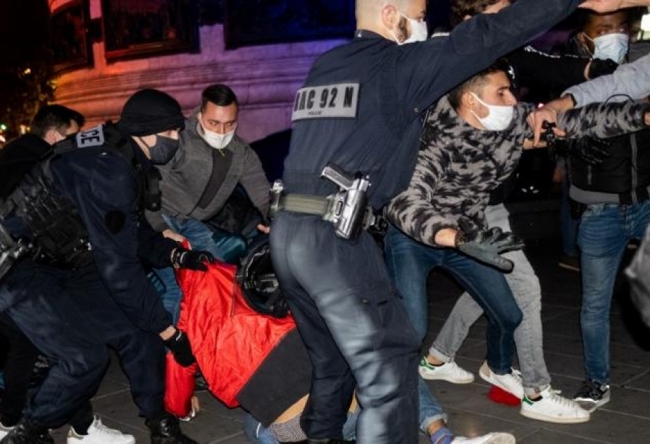 Parisdə miqrant düşərgələrinin polis tərəfindən zorakılıqla dağıdılması ölkədə ciddi narazılığa səbəb olub