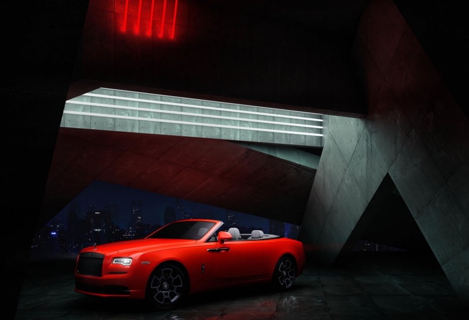 ®  “Rolls-Royce” “neon gecələr” palitrasının rəngləri ilə “Black Badge” xəttini şəfəqləndirir
