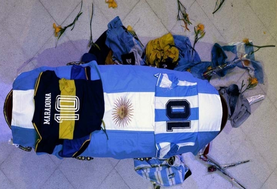 Un mar de pueblo despide a Maradona en Argentina