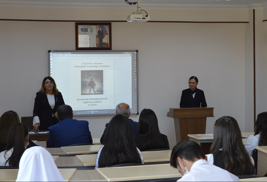 “Naxçıvan” Universitetində şəxsiyyətin formalaşmasına təsir göstərən amillər barədə elmi məruzələr dinlənilib
